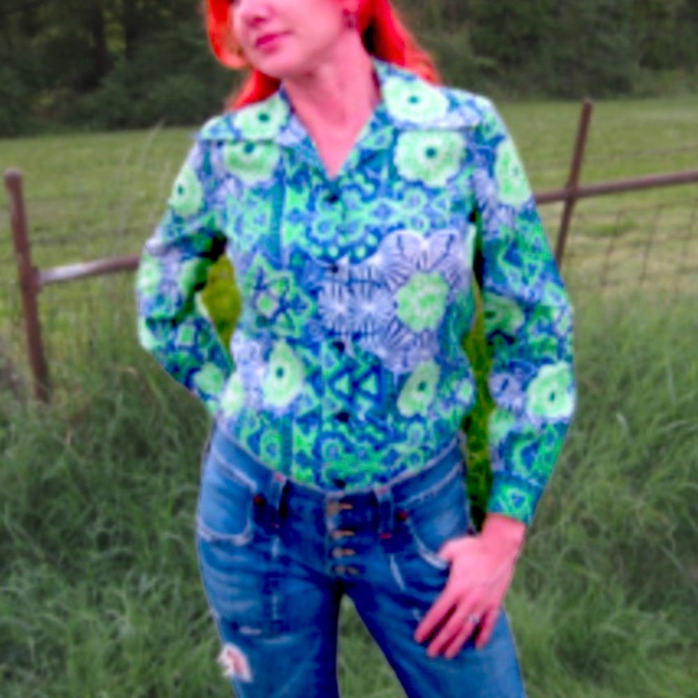 Vtg Mod Button down Blouse Big Collar & Bright